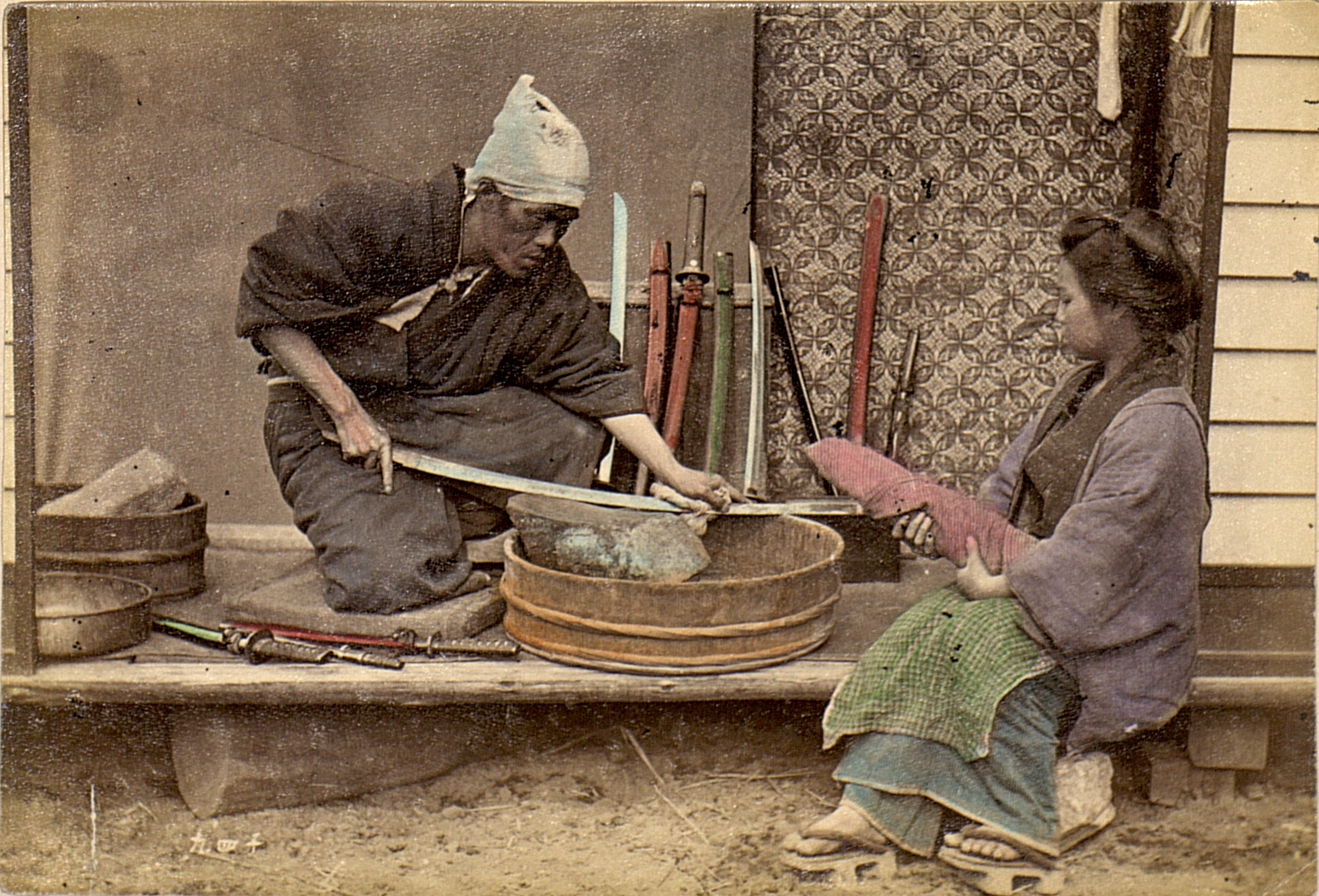 Egy japán kardpolírozó 190de élesítésében