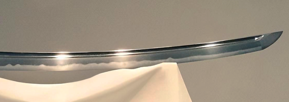 Kodachi short sword by Hachiya Nagamitsu (13th century) — close-up of hamon